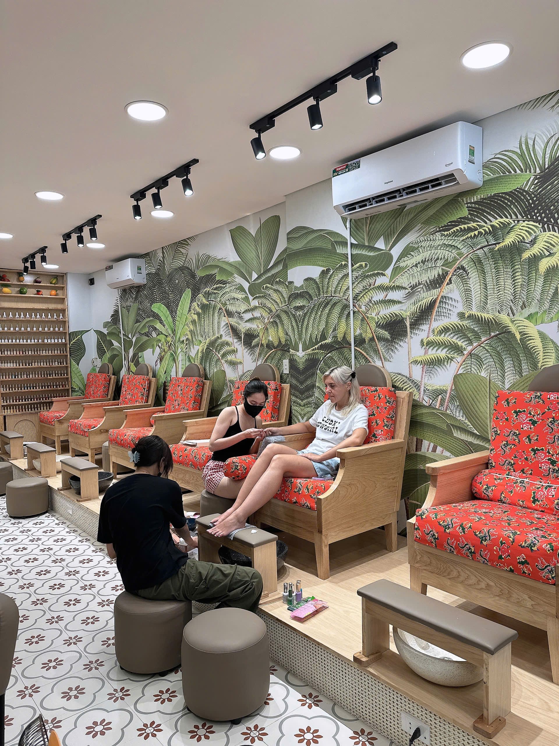 Thùy Thỏ Nails Salon Đà Nẵng Check Top Phong Cách Nail Hot Trend 2025