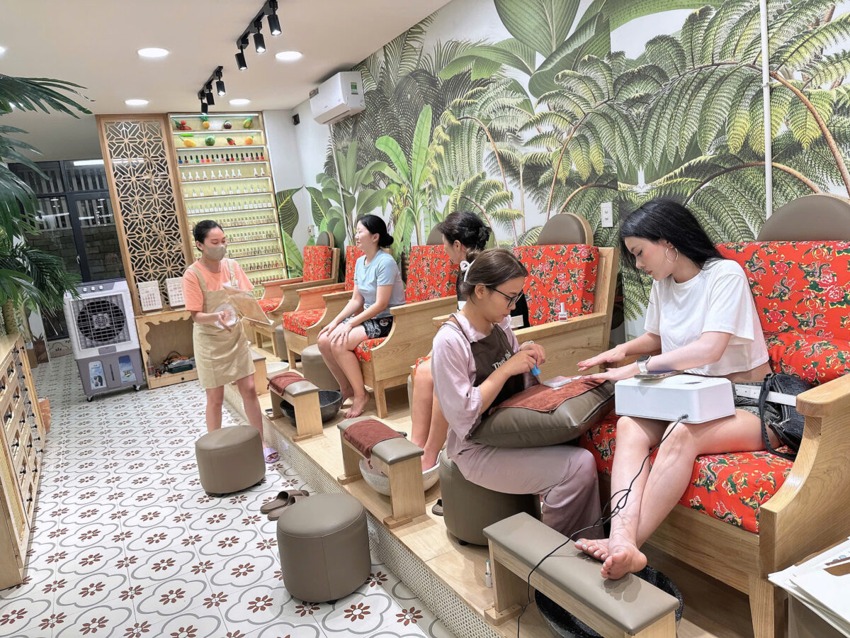 Bí Quyết Sở Hữu Bộ Nail "Vạn Người Mê" Tại Nail Salon Đà Nẵng