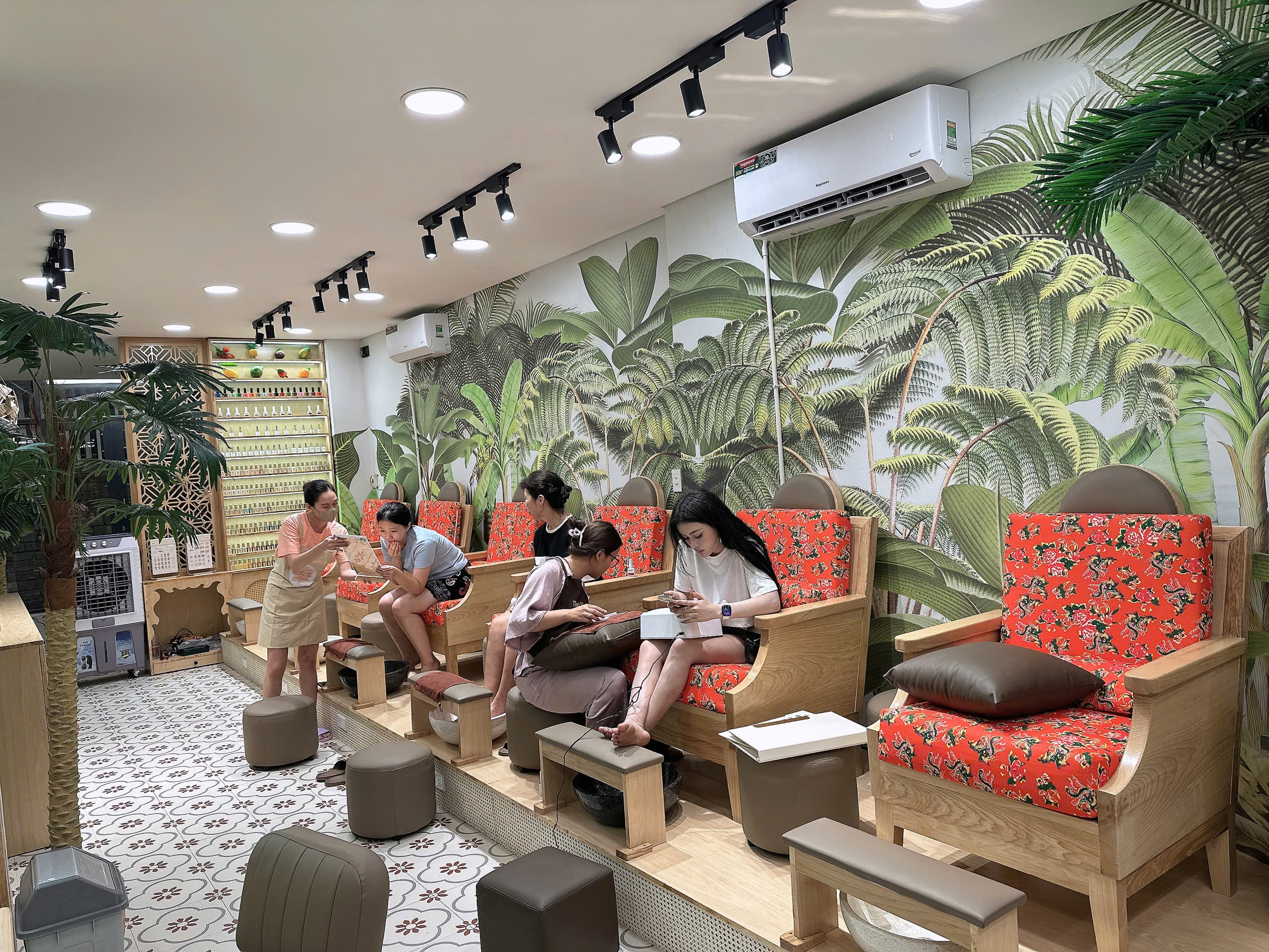 Nail Art Đà Nẵng: Thùy Thỏ - Nơi Những Bộ Móng Nghệ Thuật Biết Nói