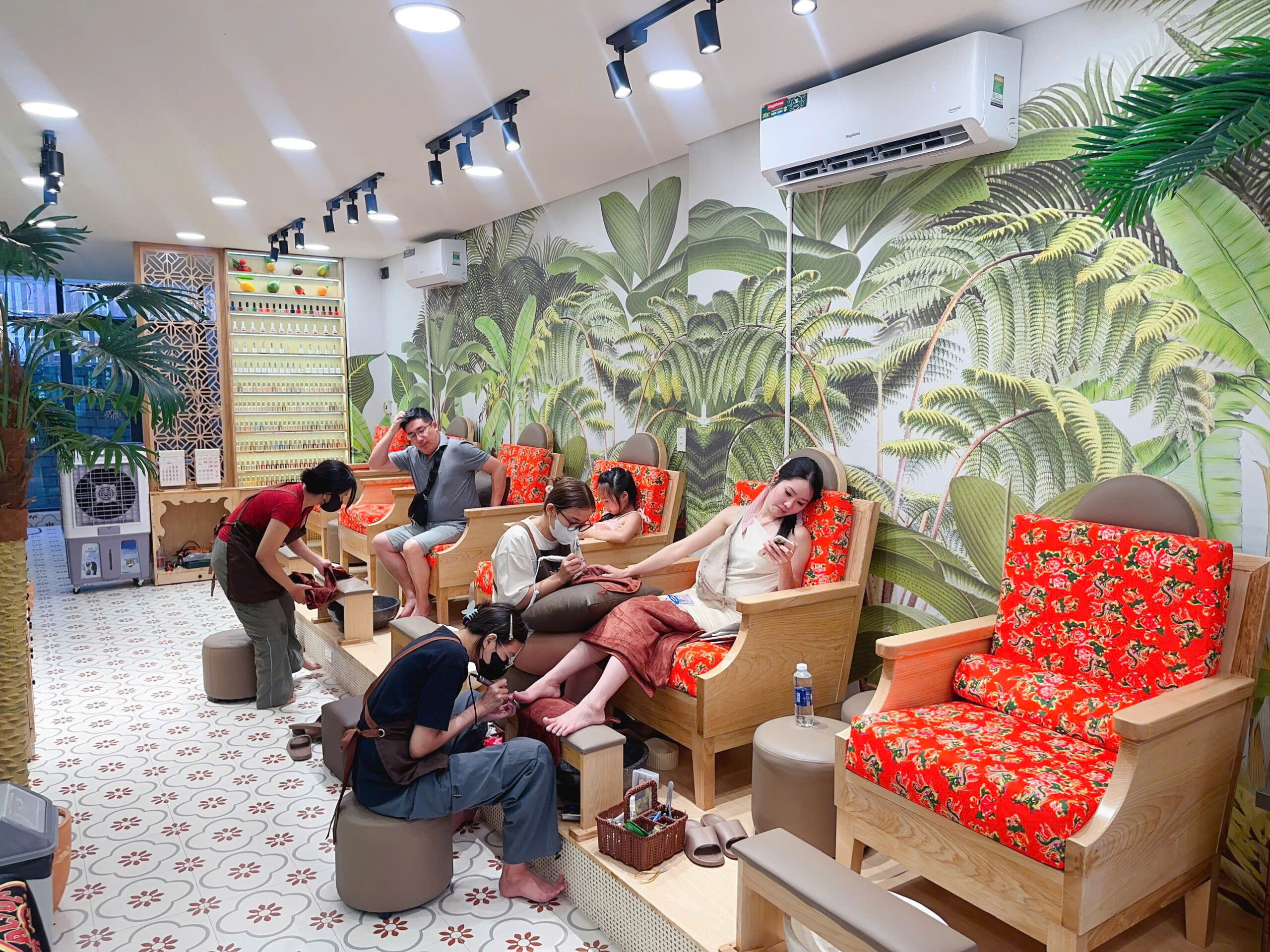 Nail Art Đà Nẵng: Thùy Thỏ - Nơi Những Bộ Móng Nghệ Thuật Biết Nói