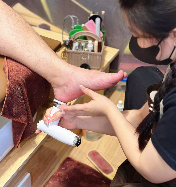 Tự Tin Thả Dáng: Bí Kíp Gót Hồng Mềm Mại Cùng Heel Scrub Tại Đà Nẵng