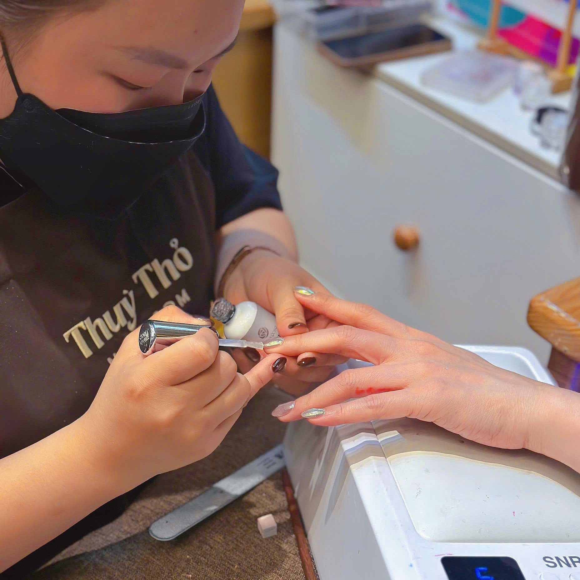 Nail HCM Ngày Cận Tết: Nên Chọn Mẫu Nào Để Không Lo Lỗi Thời?