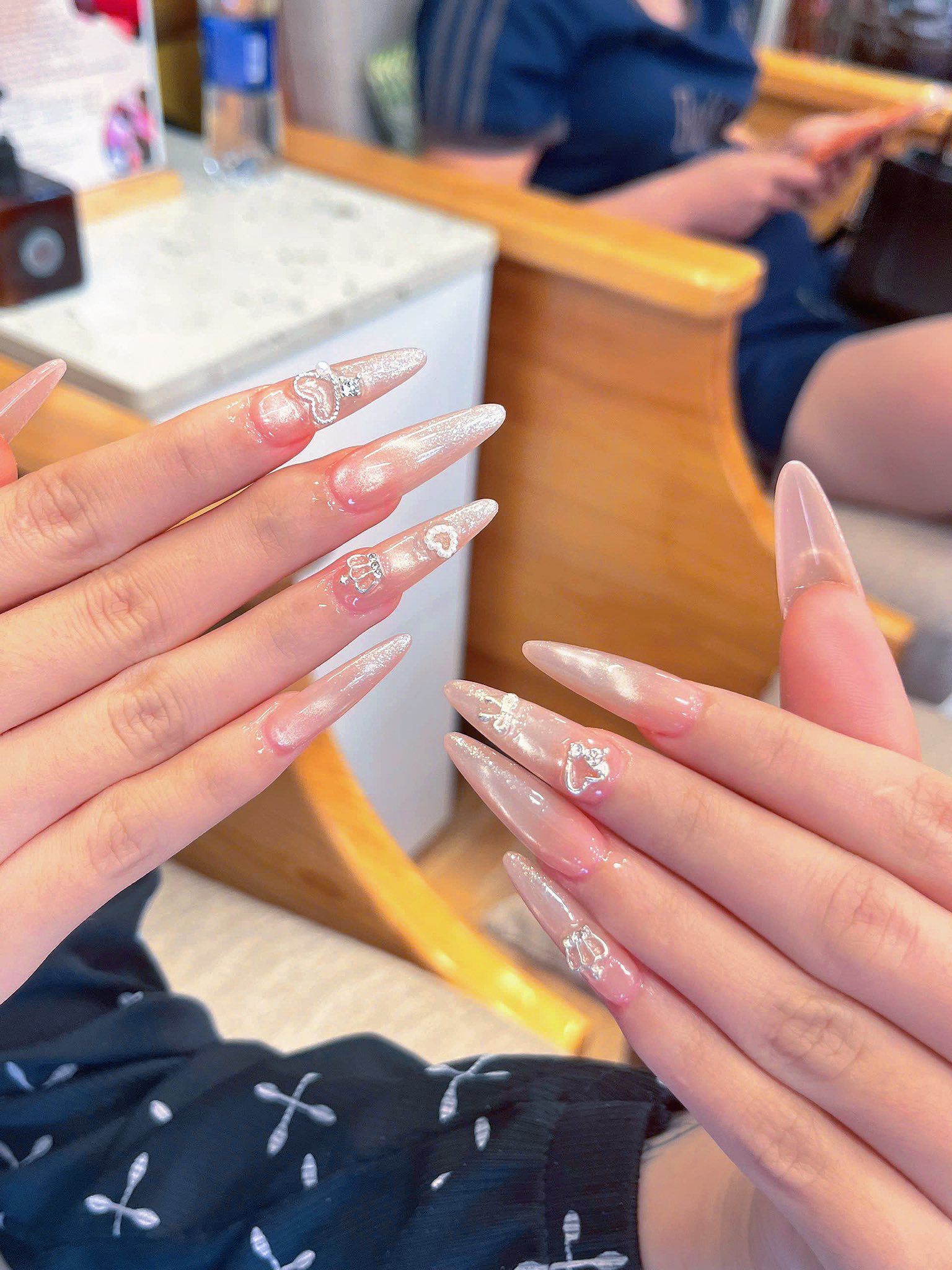 Nail Tết Cho Cô Nàng Cá Tính: "Bánh Bèo" Nhưng Vẫn Rất Có Gu