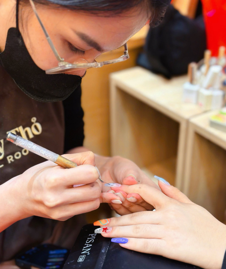 TẾT NÀY BẠN ĐÃ CÓ NAIL CHƯA? GỢI Ý NHỮNG MẪU NAIL ĐẸP NHẤT MÙA XUÂN 2026