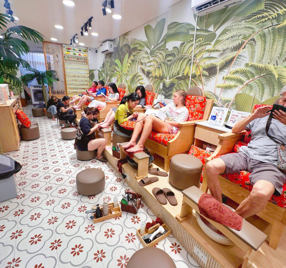 Nail Salon Near My Khe Beach – Tiệm Nail Gần Biển Mỹ Khê Được Khách Du Lịch Yêu Thích